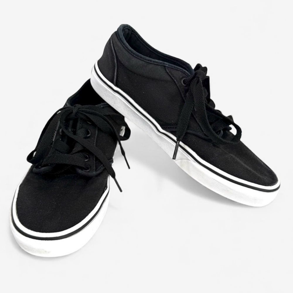 Vans Low Top Black & White Lace Up Sneakers Men’s Size 8